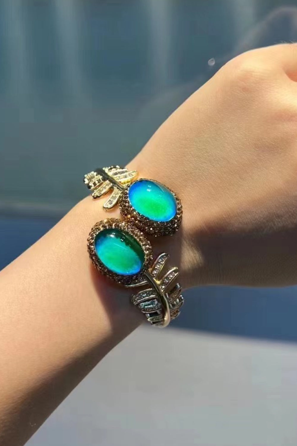 Temperature Sensing Stone Copper Bracelet