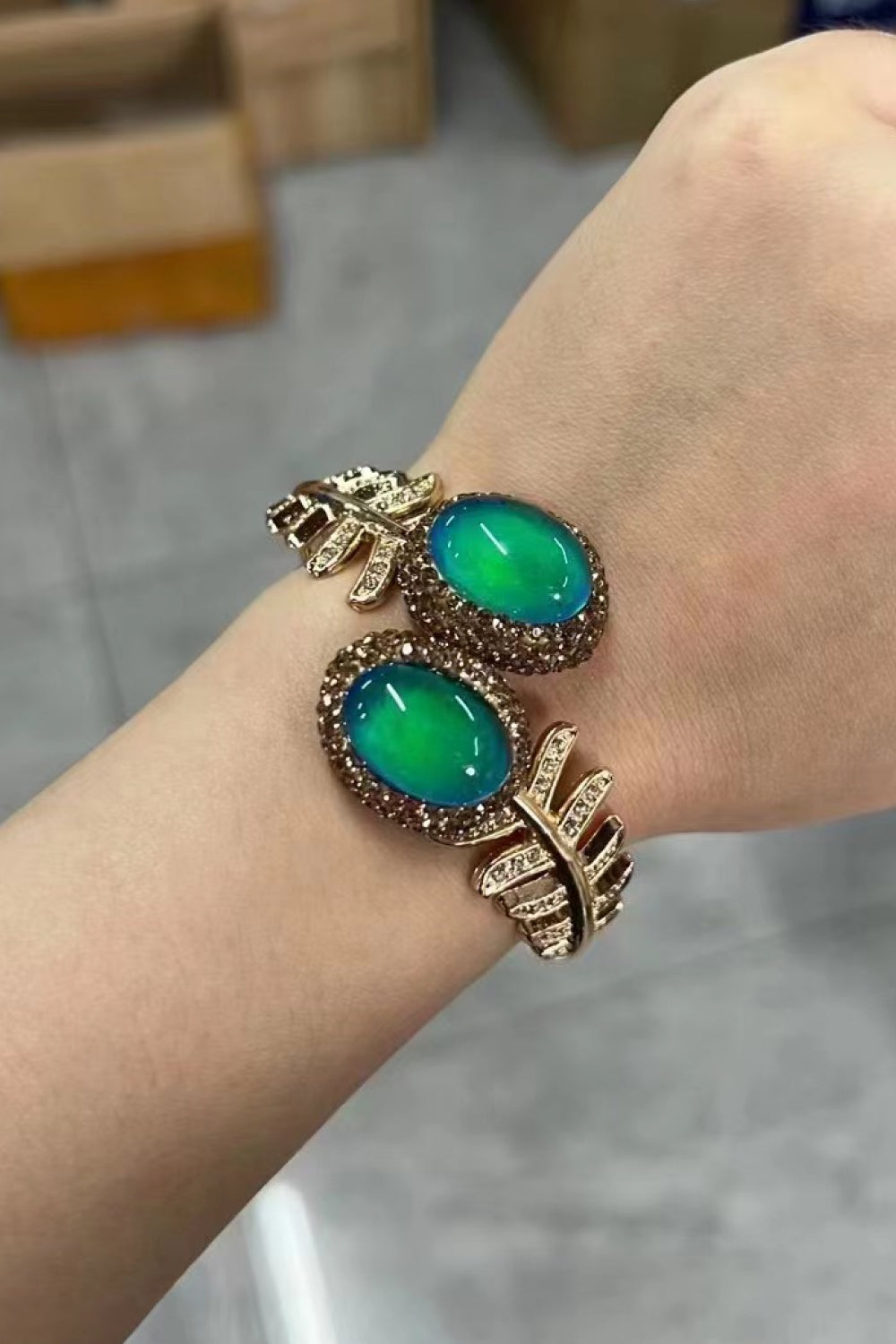 Temperature Sensing Stone Copper Bracelet